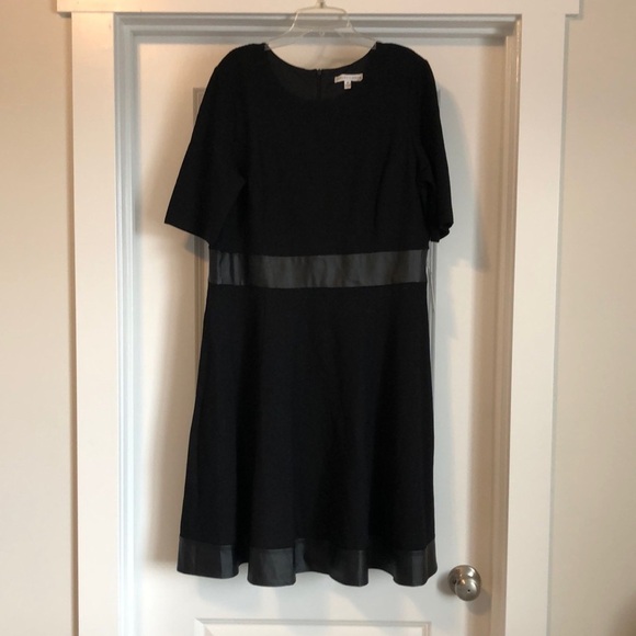 Sandra Darren Womens Fit and Flare Dress Sz 14 Black Faux Leather Elbow Sleeves - Picture 1 of 10